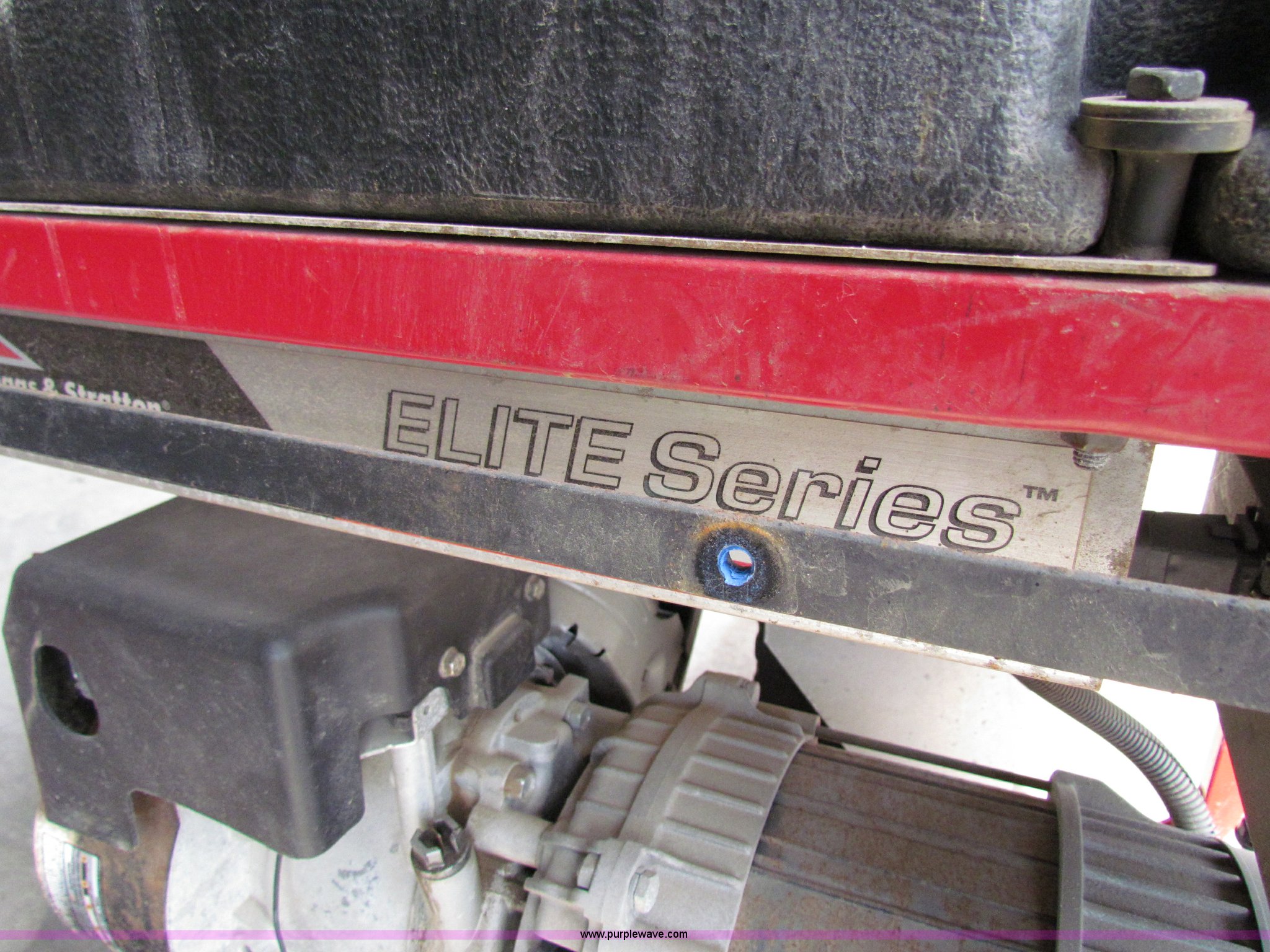 2004 Briggs & Stratton Elite series 01654 generator in Salina, KS