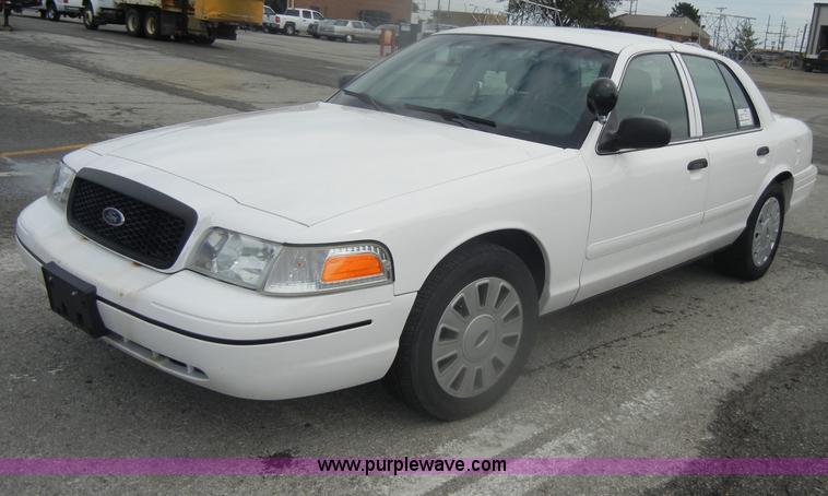image for item B6895 2007 Ford Crown Victoria Police Interceptor