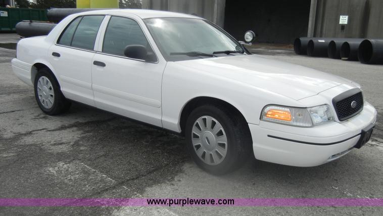 image for item B6895 2007 Ford Crown Victoria Police Interceptor
