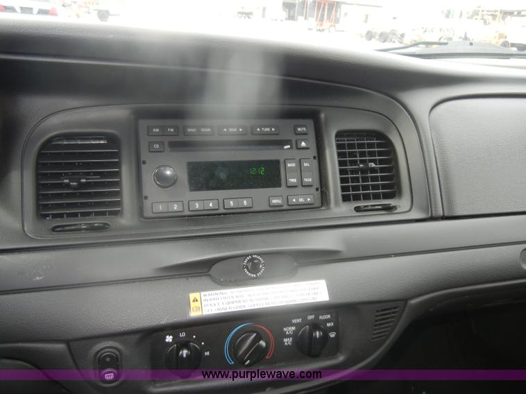 image for item B6895 2007 Ford Crown Victoria Police Interceptor
