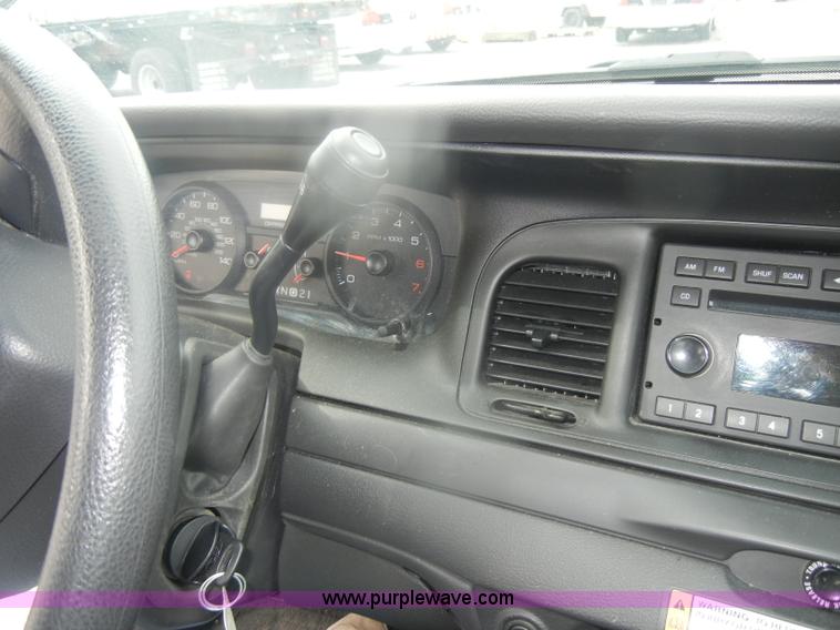 image for item B6895 2007 Ford Crown Victoria Police Interceptor