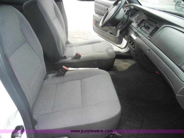image for item B6895 2007 Ford Crown Victoria Police Interceptor