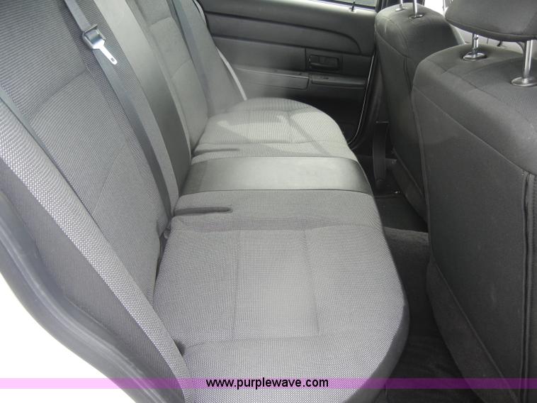 image for item B6895 2007 Ford Crown Victoria Police Interceptor