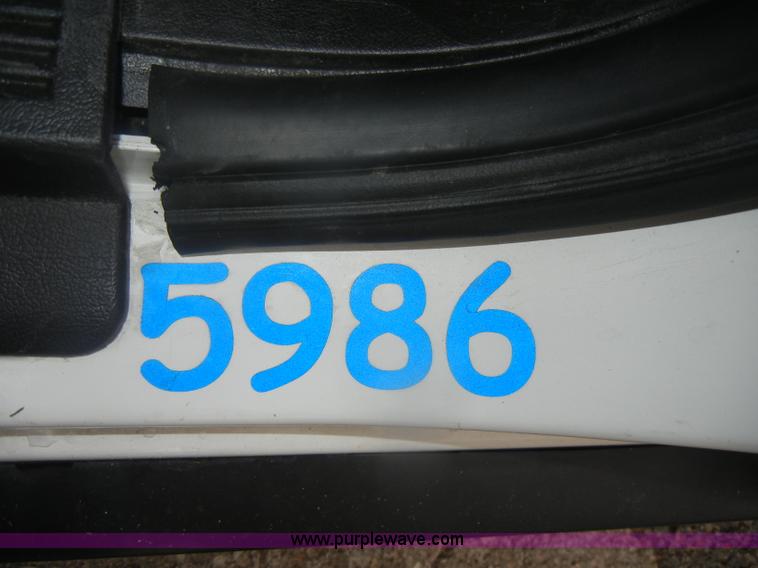 image for item B6895 2007 Ford Crown Victoria Police Interceptor