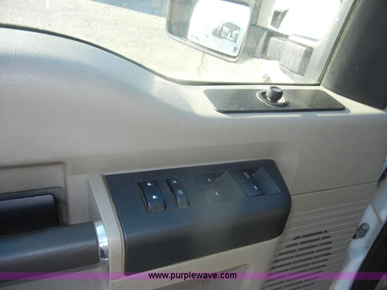 image for item B6896 2008 Ford F250 Super Duty Crew Cab pickup truck