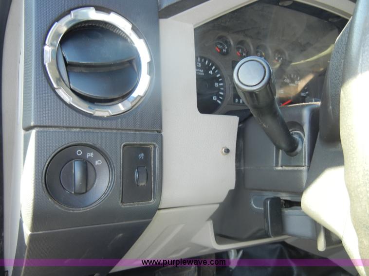 image for item B6896 2008 Ford F250 Super Duty Crew Cab pickup truck