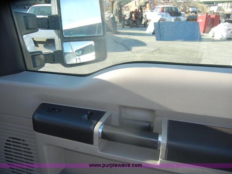 image for item B6896 2008 Ford F250 Super Duty Crew Cab pickup truck