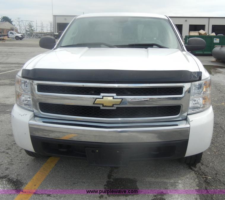 image for item B6955 2008 Chevrolet Silverado K1500 Crew Cab pickup truck