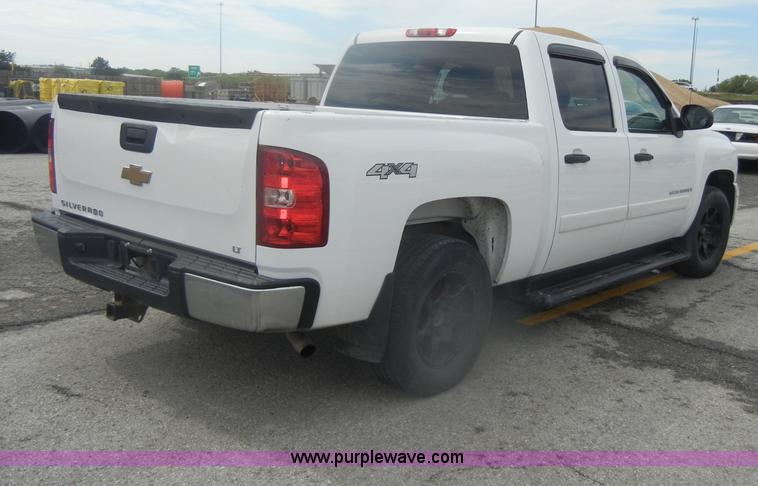 image for item B6955 2008 Chevrolet Silverado K1500 Crew Cab pickup truck