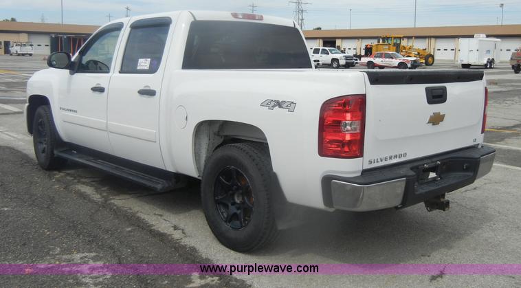 image for item B6955 2008 Chevrolet Silverado K1500 Crew Cab pickup truck