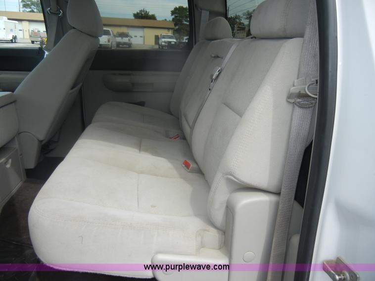 image for item B6955 2008 Chevrolet Silverado K1500 Crew Cab pickup truck