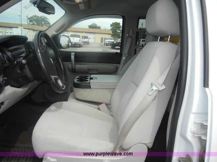 image for item B6955 2008 Chevrolet Silverado K1500 Crew Cab pickup truck