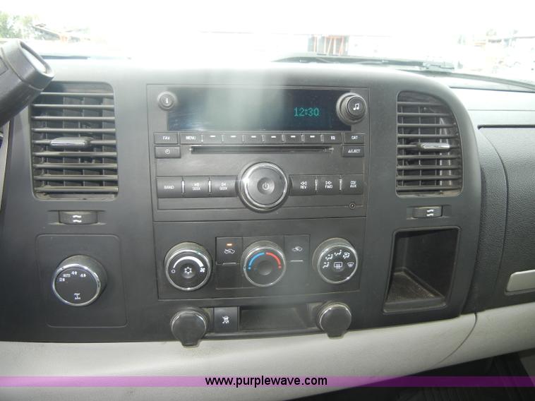 image for item B6955 2008 Chevrolet Silverado K1500 Crew Cab pickup truck