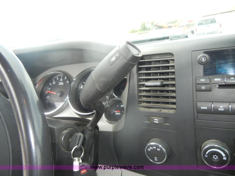 image for item B6955 2008 Chevrolet Silverado K1500 Crew Cab pickup truck