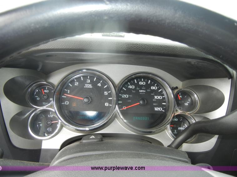 image for item B6955 2008 Chevrolet Silverado K1500 Crew Cab pickup truck