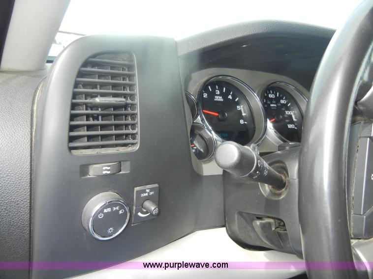 image for item B6955 2008 Chevrolet Silverado K1500 Crew Cab pickup truck