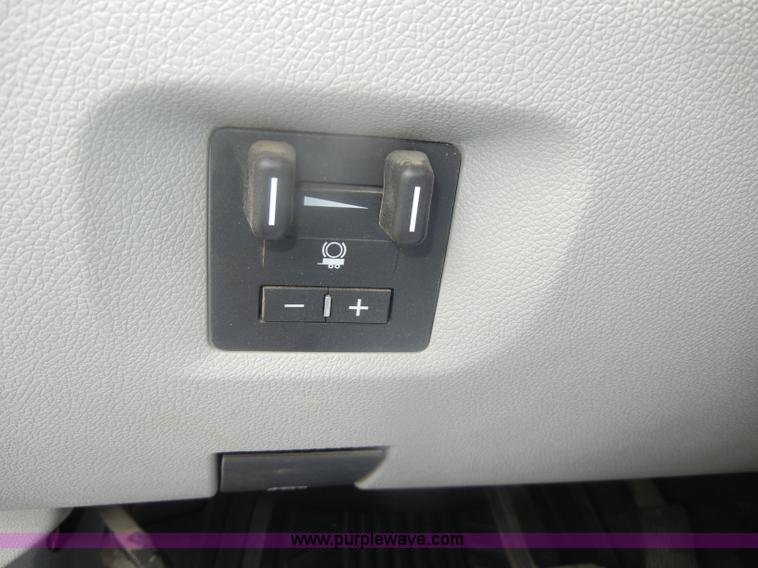 image for item B6955 2008 Chevrolet Silverado K1500 Crew Cab pickup truck