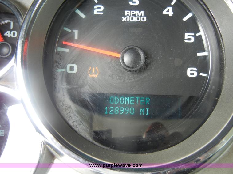 image for item B6955 2008 Chevrolet Silverado K1500 Crew Cab pickup truck