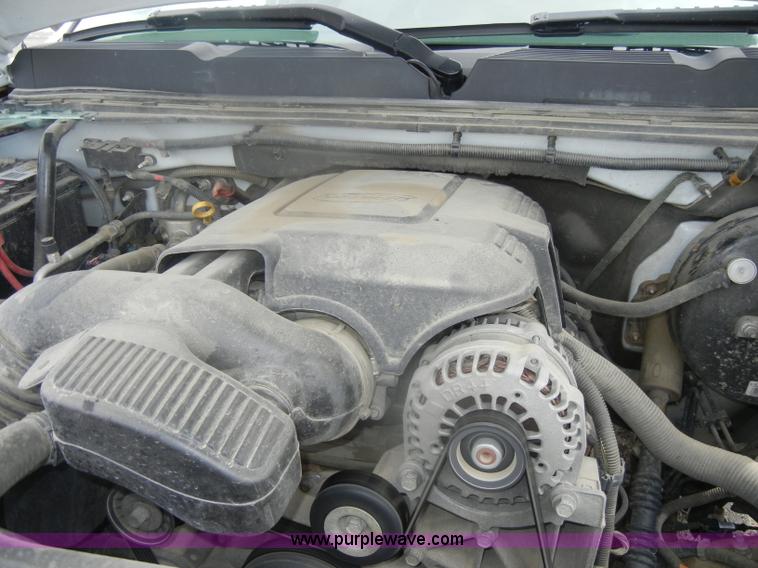 image for item B6955 2008 Chevrolet Silverado K1500 Crew Cab pickup truck