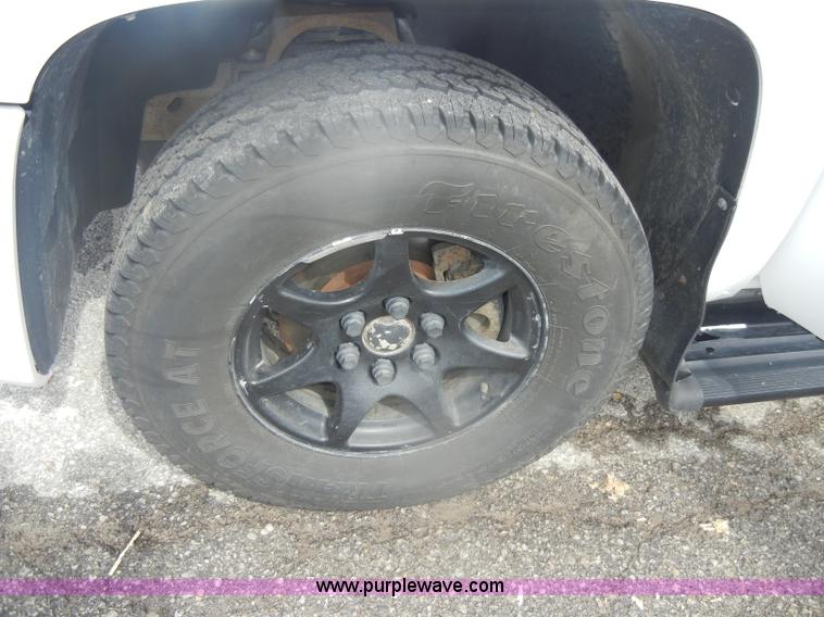 image for item B6955 2008 Chevrolet Silverado K1500 Crew Cab pickup truck