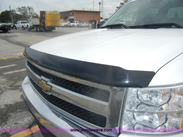 image for item B6955 2008 Chevrolet Silverado K1500 Crew Cab pickup truck