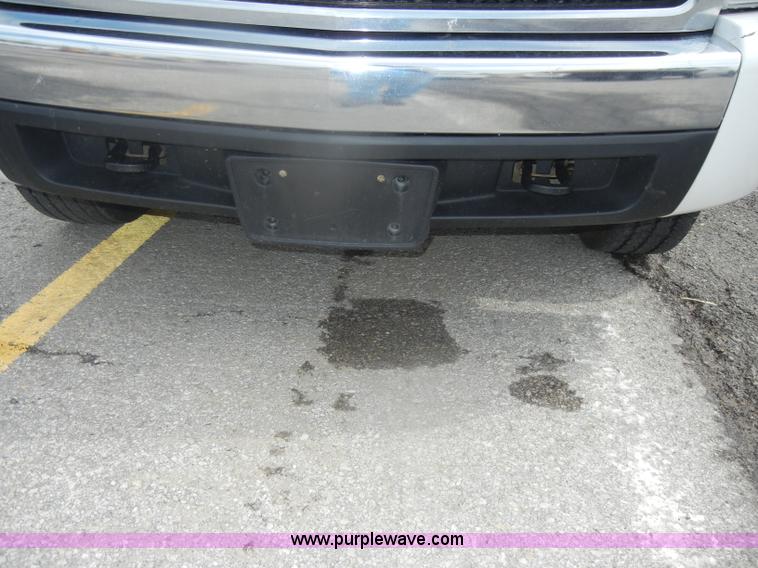 image for item B6955 2008 Chevrolet Silverado K1500 Crew Cab pickup truck