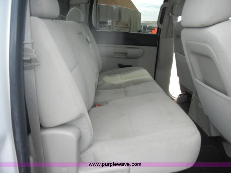 image for item B6955 2008 Chevrolet Silverado K1500 Crew Cab pickup truck