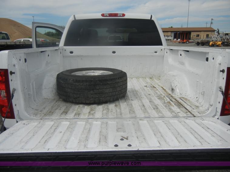 image for item B6955 2008 Chevrolet Silverado K1500 Crew Cab pickup truck