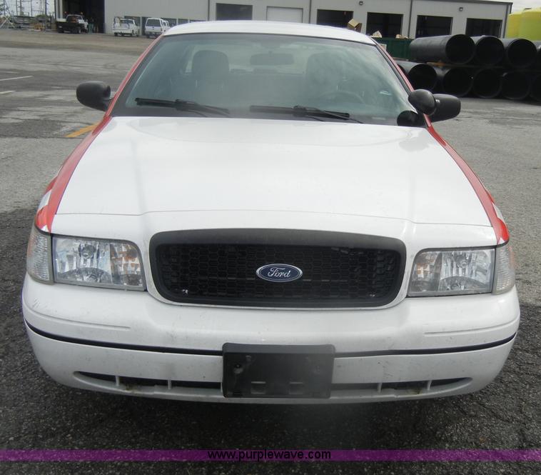 image for item B6957 2007 Ford Crown Victoria Police Interceptor