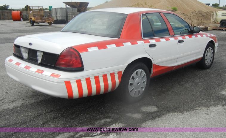 image for item B6957 2007 Ford Crown Victoria Police Interceptor