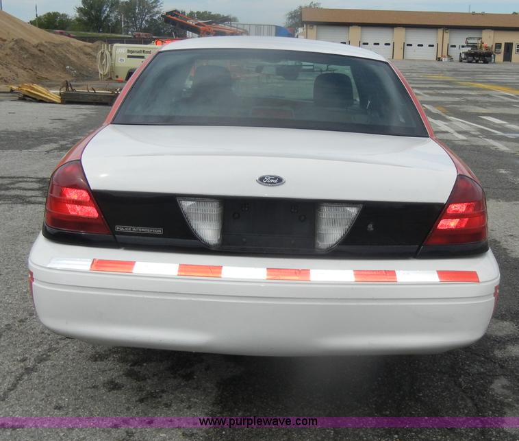 image for item B6957 2007 Ford Crown Victoria Police Interceptor
