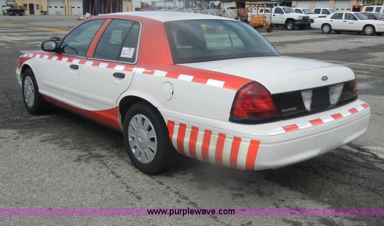 image for item B6957 2007 Ford Crown Victoria Police Interceptor