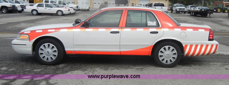 image for item B6957 2007 Ford Crown Victoria Police Interceptor