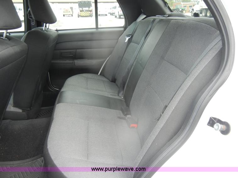 image for item B6957 2007 Ford Crown Victoria Police Interceptor