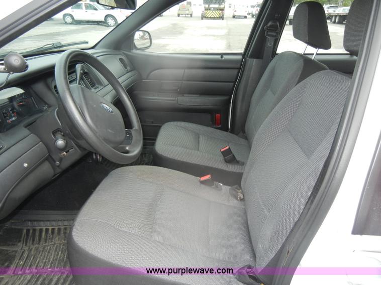 image for item B6957 2007 Ford Crown Victoria Police Interceptor