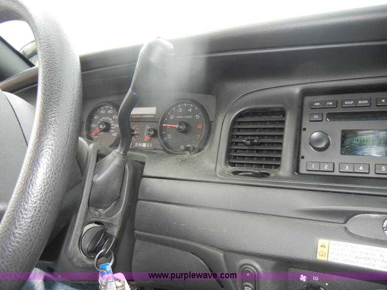 image for item B6957 2007 Ford Crown Victoria Police Interceptor