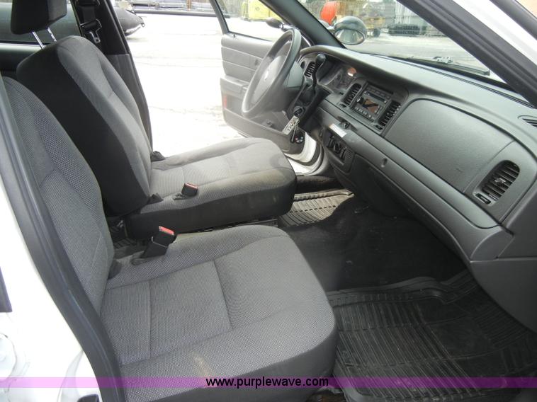 image for item B6957 2007 Ford Crown Victoria Police Interceptor