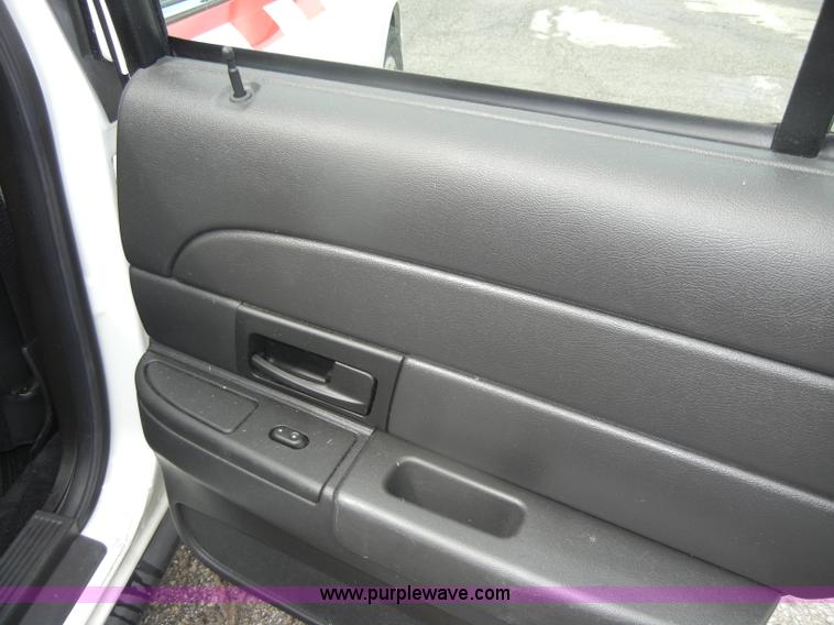 image for item B6957 2007 Ford Crown Victoria Police Interceptor