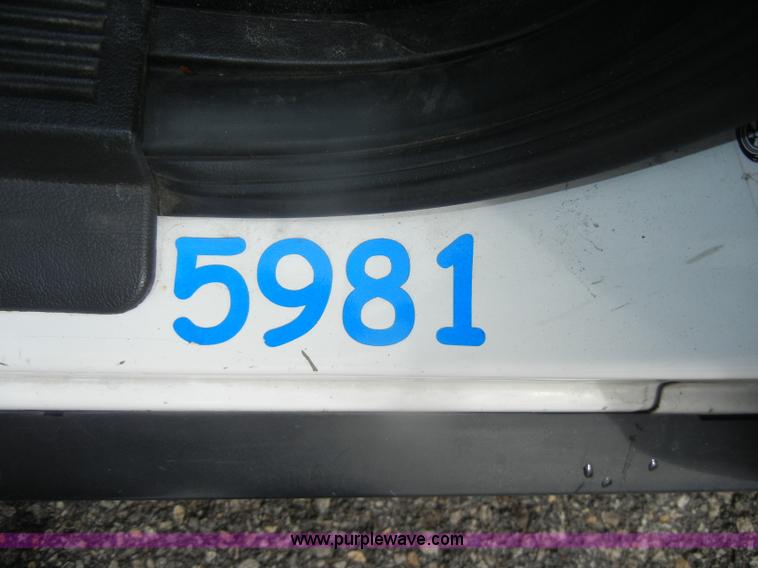 image for item B6957 2007 Ford Crown Victoria Police Interceptor