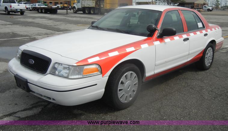 image for item B6983 2007 Ford Crown Victoria Police Interceptor