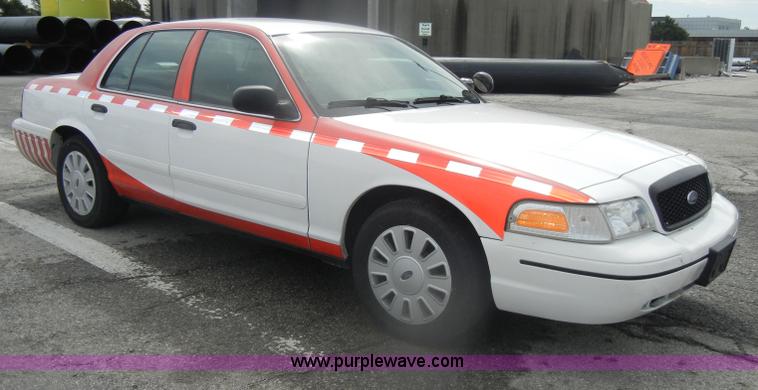 image for item B6983 2007 Ford Crown Victoria Police Interceptor