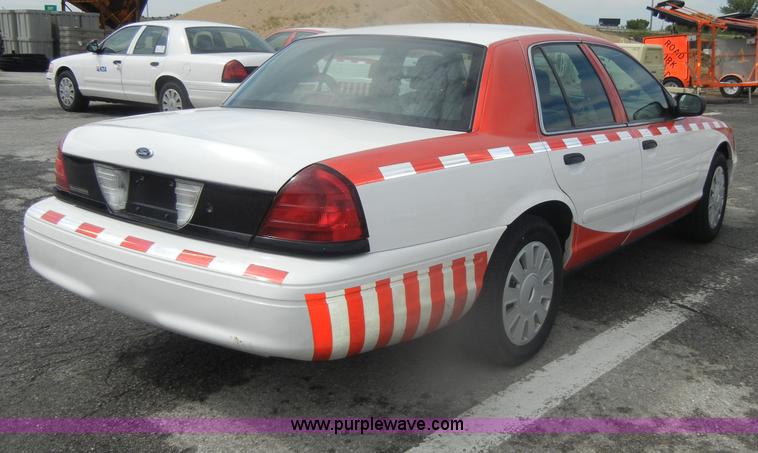 image for item B6983 2007 Ford Crown Victoria Police Interceptor