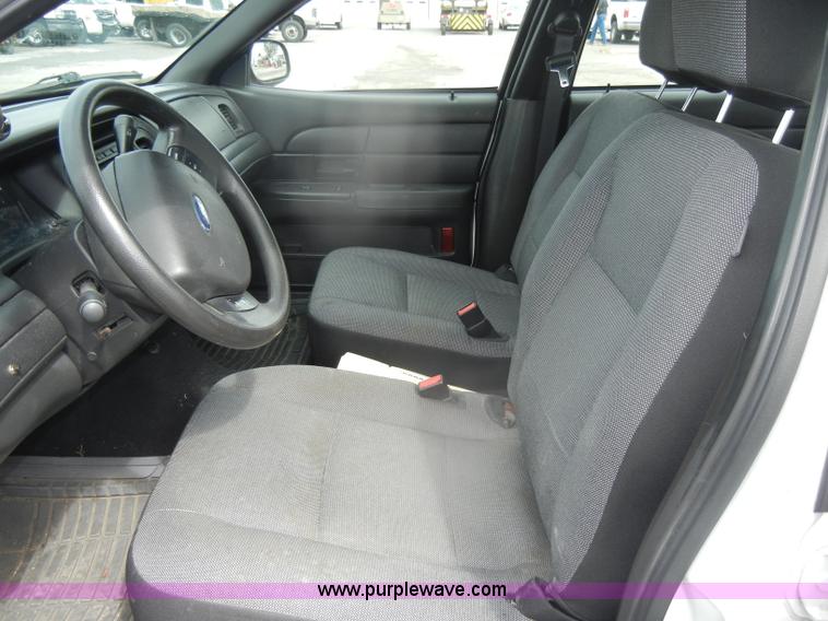 image for item B6983 2007 Ford Crown Victoria Police Interceptor