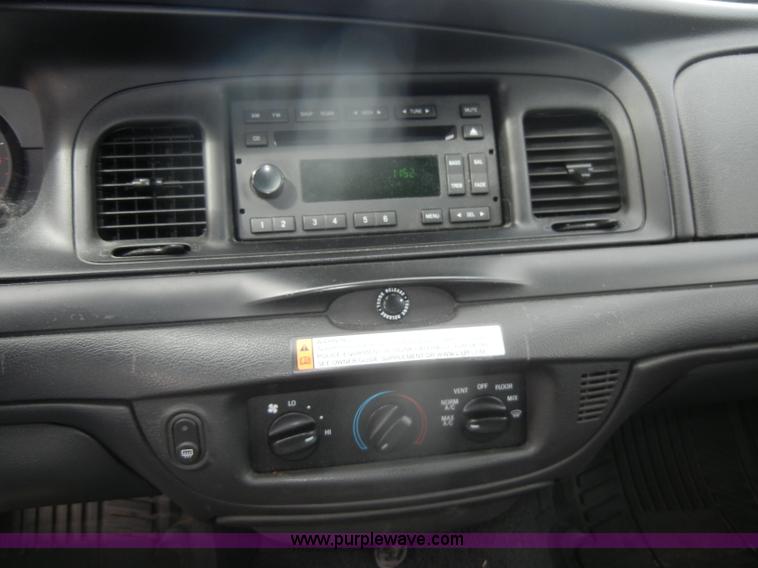 image for item B6983 2007 Ford Crown Victoria Police Interceptor