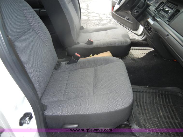 image for item B6983 2007 Ford Crown Victoria Police Interceptor