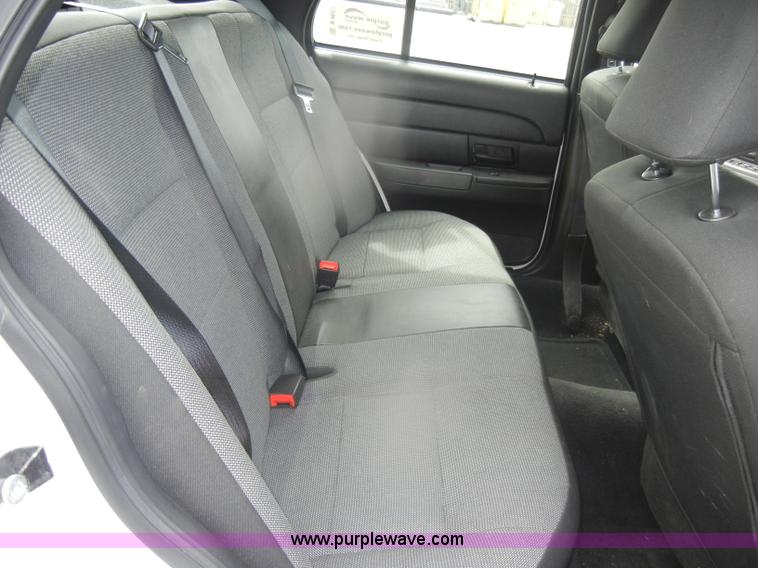 image for item B6983 2007 Ford Crown Victoria Police Interceptor