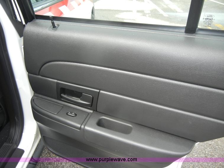 image for item B6983 2007 Ford Crown Victoria Police Interceptor