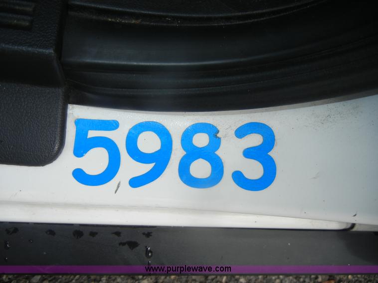 image for item B6983 2007 Ford Crown Victoria Police Interceptor