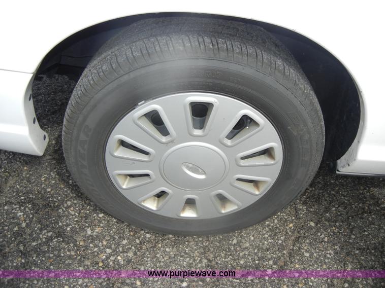 image for item B6984 2008 Ford Crown Victoria Police Interceptor