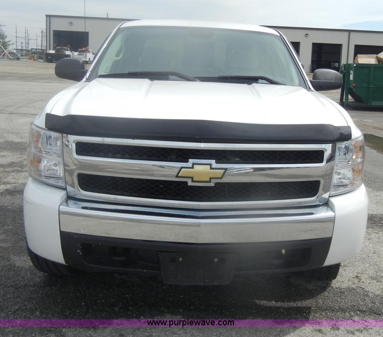 image for item B6995 2008 Chevrolet Silverado K1500 Crew Cab pickup truck